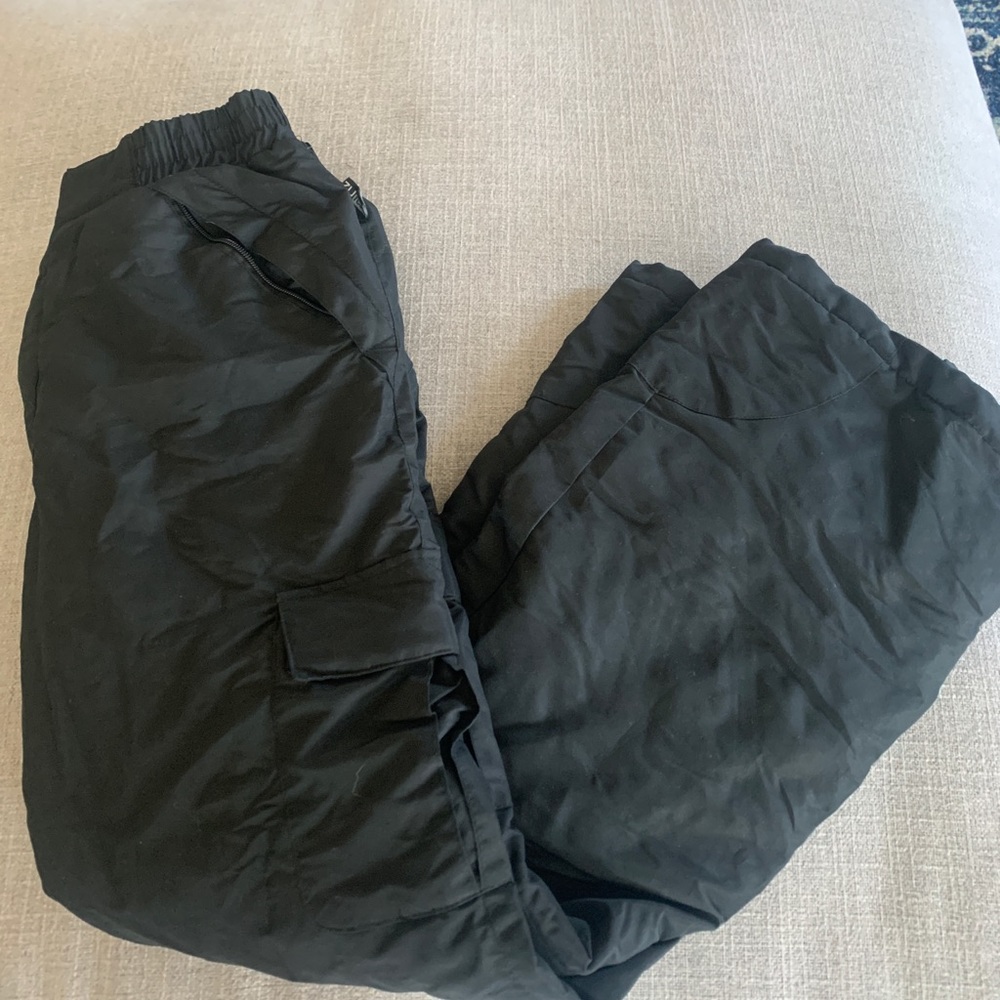 Size medium snow pants